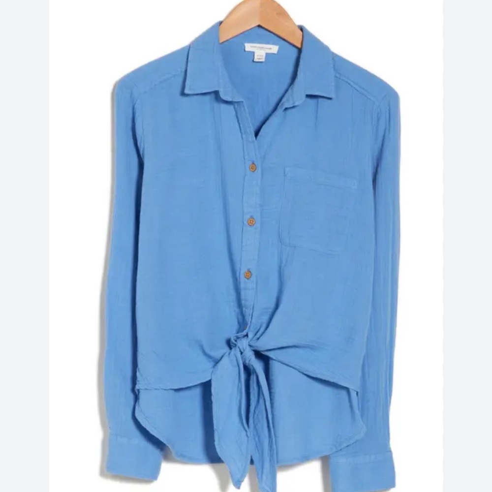 beachlunchlounge Light Blue Button-Down Tie-Front Shirt M